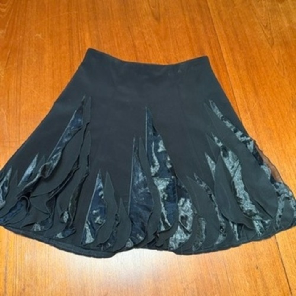 Joseph Ribkoff Black Velvet Petal Applique Skirt Bulgaria Sz 8 Witchy Goth